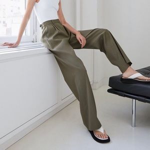 Aritzia - Babaton Armstrong Pant in olive green, size 6